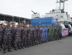 200 Ton Bantuan Kemanusiaan Dari Riau Dikirim TNI AL Menuju Aceh Dengan KRI Teluk Gilimanuk-531