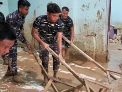 Prajurit Kodaeral I Terjun Langsung Bersihkan RSUD Aceh Tamiang Pasca Banjir