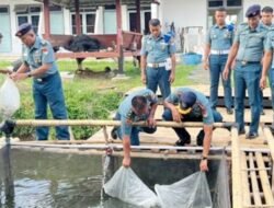Dukung Ketahanan Pangan, Lanal Bengkulu Laksanakan Pelepasan Bibit Ikan Nila, Gurami, dan Lele
