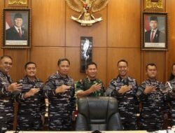 Komandan Lanal Bandung Dampingi Dankodaeral III Laksanakan Kunjungan Kerja Ke Pangdam III/Siliwangi dan Walikota Bandung