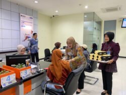 130 Tahun Melayani, BRI KC Cilegon Sambut Nasabah dengan Senyum dan Snack Spesial di HUT ke-130