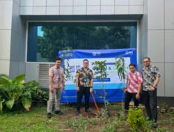 BRI BO Cilegon Tunjukkan Kepedulian Lingkungan, Manajemen dan Insan BRILian Lakukan Aksi Penanaman Pohon