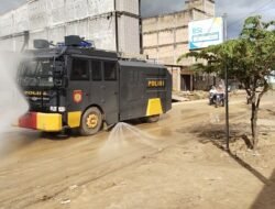 Water Cannon Disemprotkan di Jalan Lintas Aceh Selatan, Polri Minimalisir Debu Pasca Banjir